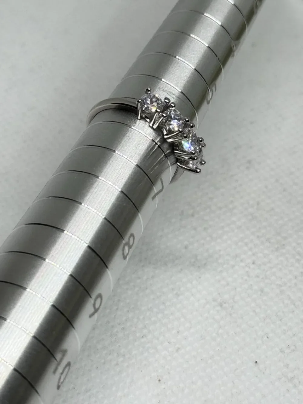 New Four Stone Ring Clear Sparkling Stones Unknown Metal Band – See Photos for S